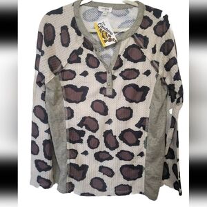 Umgee She's Magic Leopard Long Sleeve Waffle Knit Henley Top Womens Size Medium